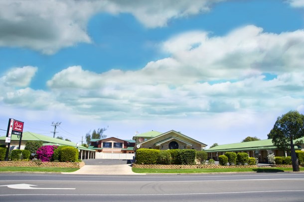 Starlight Motor Inn is only 500m from the centre of town (Australia Post)